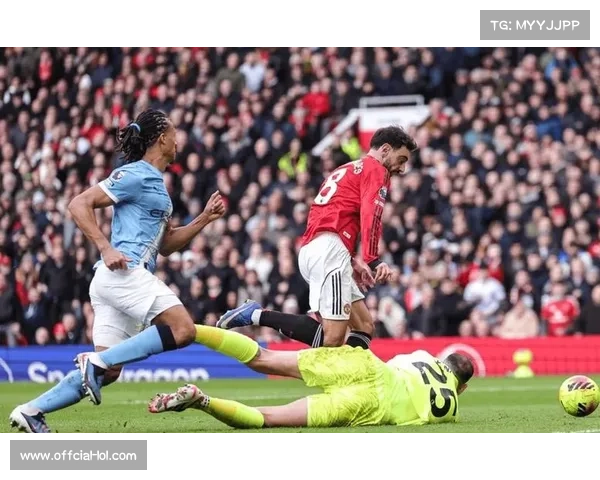 多库突破造险,曼城边路攻势难破曼联密集防守 多库突破造险,曼城边路攻势难破曼联密集防守